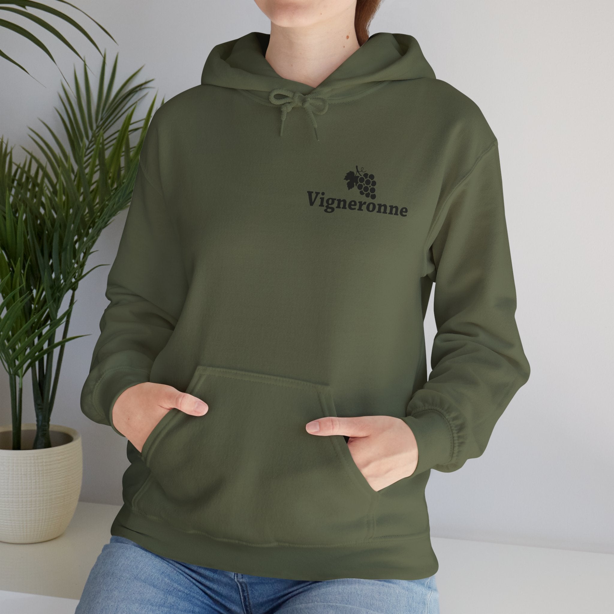 Vigneronne  – Essential Hoodie