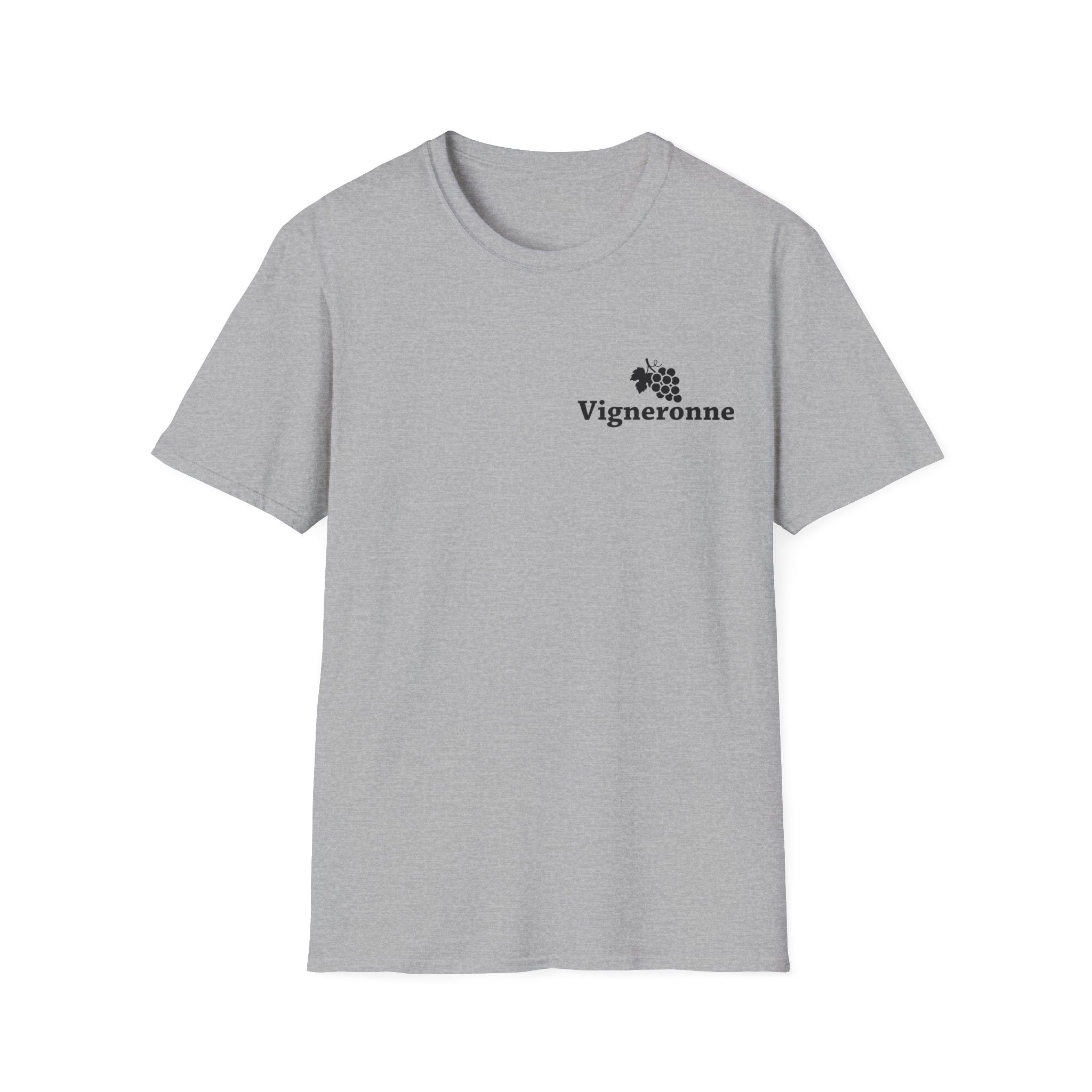 Mode d'été pour viticultrice, t-shirt élégant pour le travail et la dégustation.