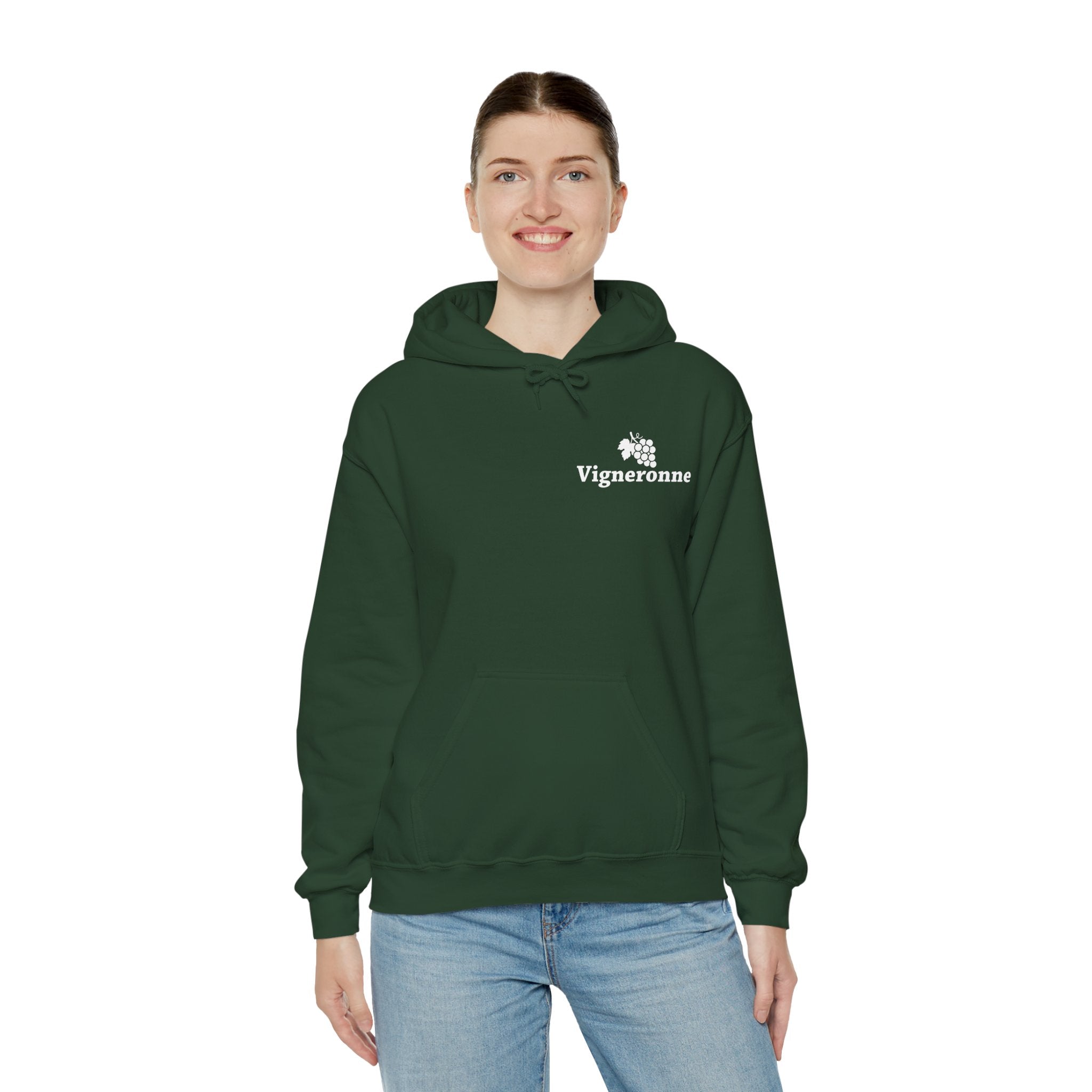 Sweat à capuche femme "Vigneronne" vert foncé, idéal pour les sorties au domaine.